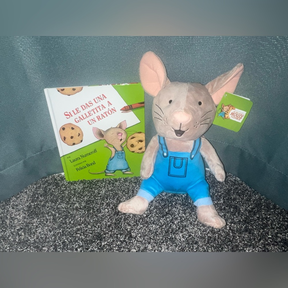 Mouse and Cookie Book (in Spanish) and Plush